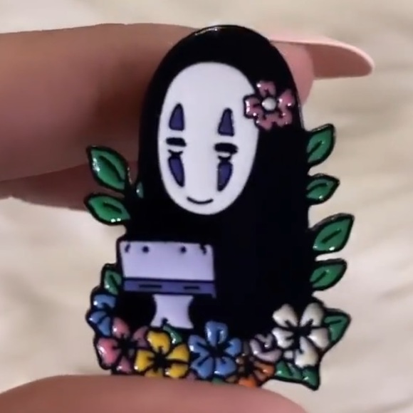 Spirited away no face Enamel pin - Picture 1 of 2